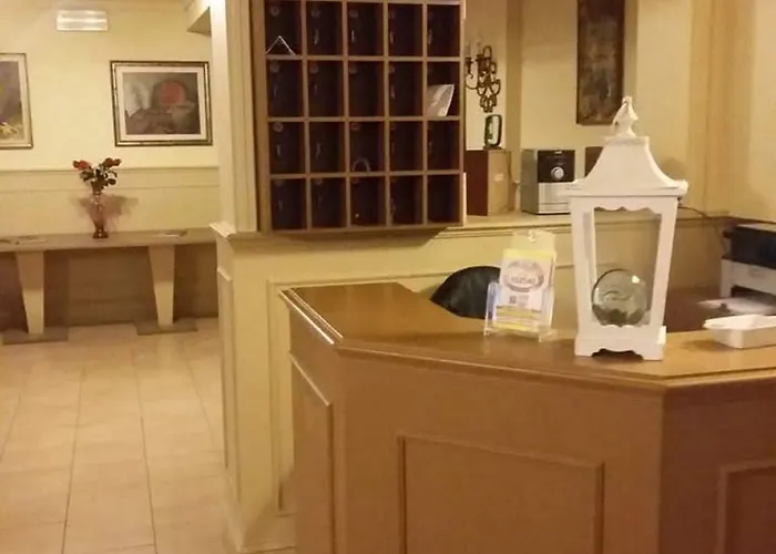 호텔 Ariosto Centro Storico 2*