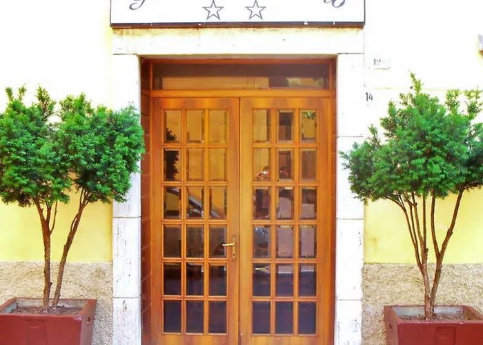 호텔 Ariosto Centro Storico 2*